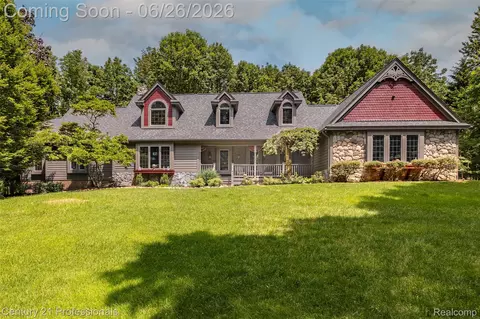 9200 Fox Hollow Rd, Independence, MI 48348