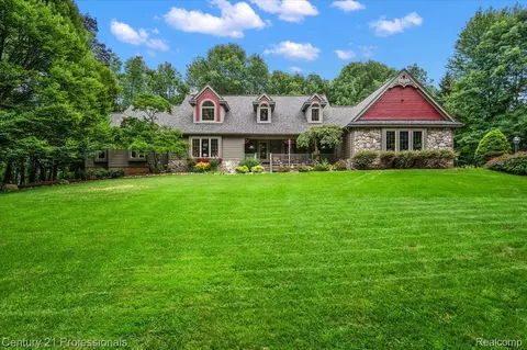 9200 Fox Hollow Rd, Independence, MI 48348