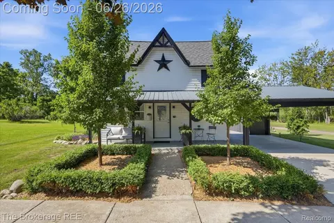 208 North St, Holly, MI 48442