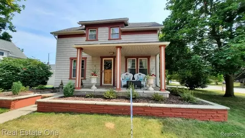 4 N Church St, Brandon, MI 48462