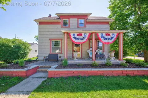 4 N Church St, Brandon, MI 48462