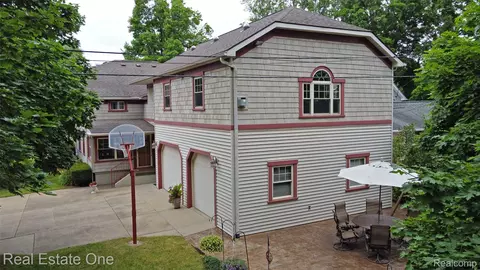 4 N Church St, Brandon, MI 48462