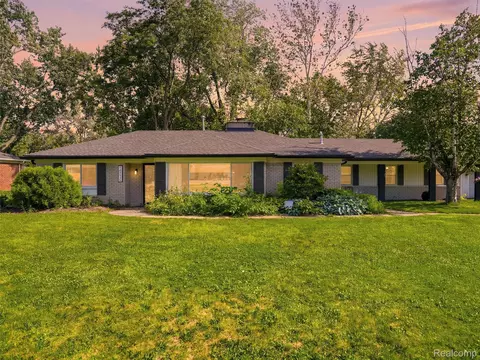 16175 W 13 Mile Rd, Southfield, MI 48076