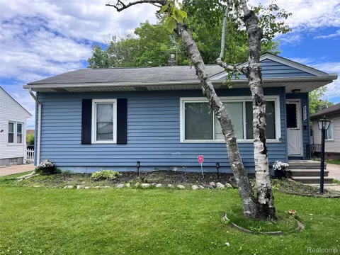 22412 Schroeder Ave, Eastpointe, MI 48021