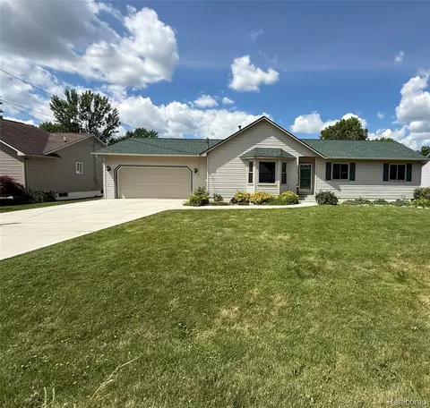 2319 Rollins St, Grand Blanc, MI 48439