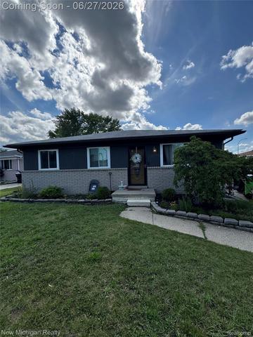 28555 Secretariat Ct, Roseville, MI 48066