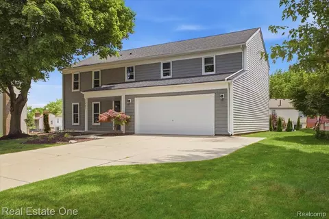 5485 Hammersmith Dr, West Bloomfield, MI 48322