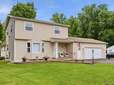6195 Lake Forest Dr, Grand Blanc, MI 48439