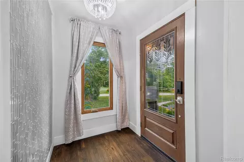 Entry Way - 4860 Bluebush Rd, Monroe, MI 48162 photo 1 of 4
