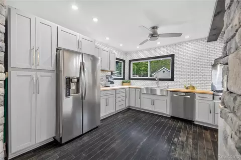 Kitchen - 4860 Bluebush Rd, Monroe, MI 48162 photo 1 of 9