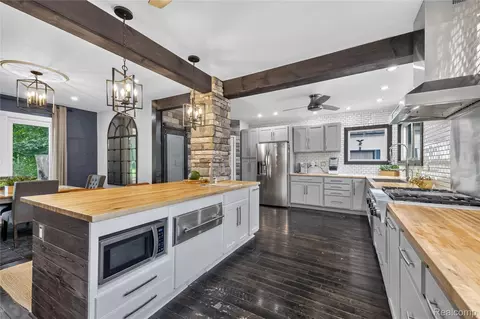Kitchen - 4860 Bluebush Rd, Monroe, MI 48162 photo 4 of 9