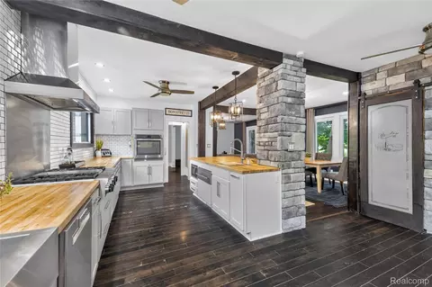 Kitchen - 4860 Bluebush Rd, Monroe, MI 48162 photo 8 of 9