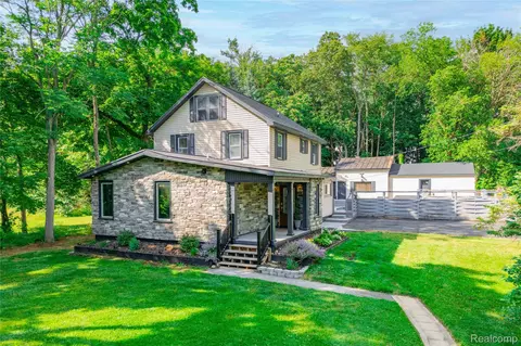 4860 Bluebush Rd, Monroe, MI 48162