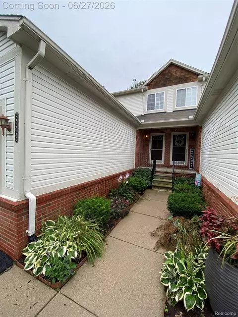 3293 Baldwin Woods Dr, Orion, MI 48359