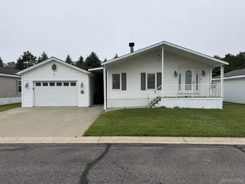 9 Brookfield, Swartz Creek, MI 48473