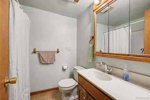 Bath - 16059 Murray Rd, Argentine, MI 48418 photo 2 of 2