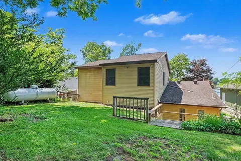 Exterior - 16059 Murray Rd, Argentine, MI 48418 photo 2 of 6