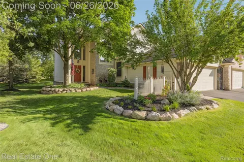 7105 Winding Brook Ct, West Bloomfield, MI 48322