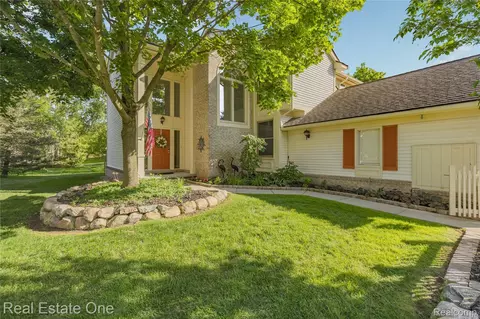 7105 Winding Brook Ct, West Bloomfield, MI 48322