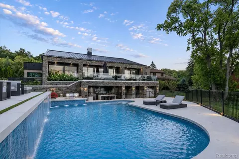 5116 W Bloomfield Lake Rd, West Bloomfield, MI 48323