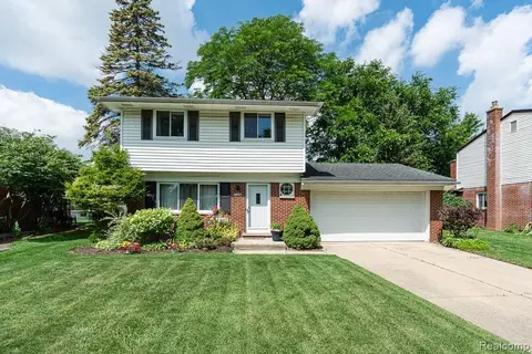 11678 Monsbrook Ct, Sterling Heights, MI 48312