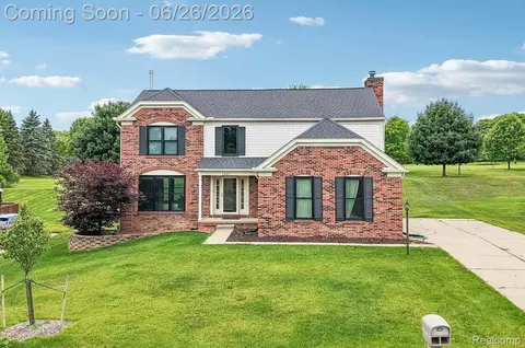 1687 Grandview Dr, Rochester Hills, MI 48306