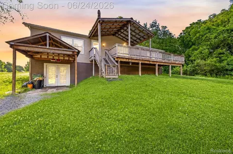 2190 Seymour Lake Rd, Brandon, MI 48462