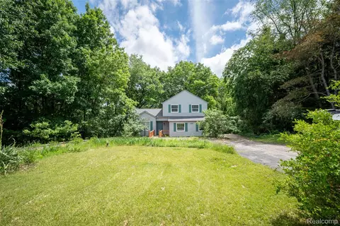 4277 Tux Ln, Brighton, MI 48380