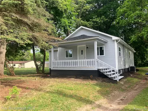 4249 Calkins Rd, Flint, MI 48532