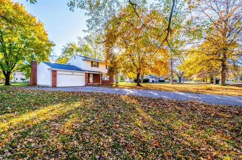 Exterior - 5297 Oaktree Dr, Flint, MI 48532 photo 2 of 2