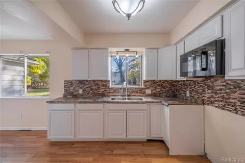 Kitchen - 5297 Oaktree Dr, Flint, MI 48532 photo 1 of 1