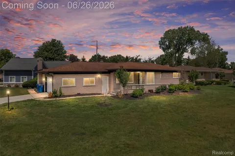 174 Pleasant Lake Dr, Waterford, MI 48327