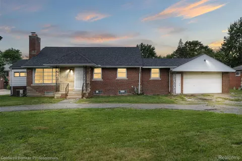 29715 Utica Rd, Roseville, MI 48066