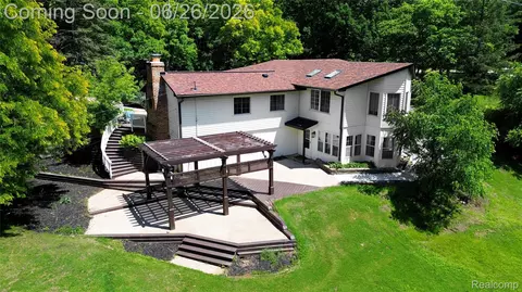 9497 Ellis Rd, Springfield, MI 48348