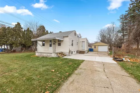 21118 Wellington Ave E, Warren, MI 48089