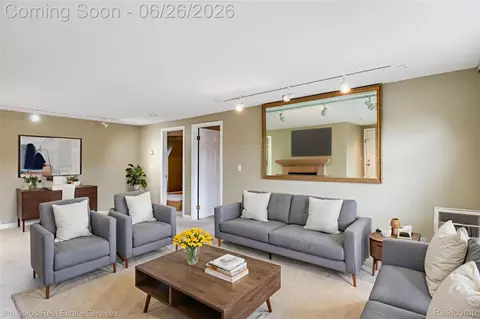 Living - 764 Harcourt Rd, Grosse Pointe Park, MI 48230 photo 6 of 7