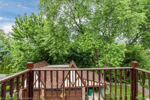 Exterior - 764 Harcourt Rd, Grosse Pointe Park, MI 48230 photo 5 of 9
