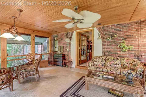 Exterior - 764 Harcourt Rd, Grosse Pointe Park, MI 48230 photo 4 of 9