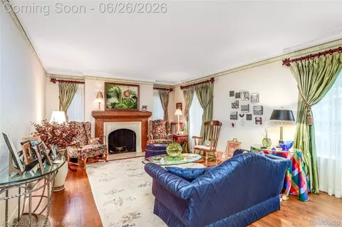 Living - 764 Harcourt Rd, Grosse Pointe Park, MI 48230 photo 1 of 7