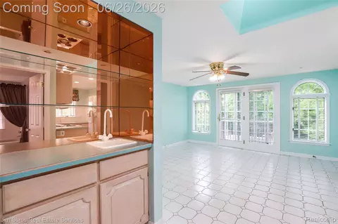 Living - 764 Harcourt Rd, Grosse Pointe Park, MI 48230 photo 7 of 7