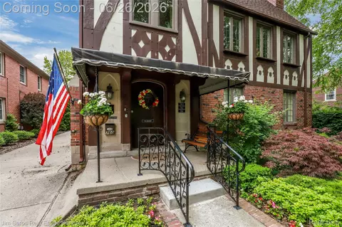 Exterior - 764 Harcourt Rd, Grosse Pointe Park, MI 48230 photo 2 of 9