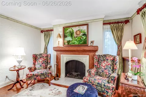 Living - 764 Harcourt Rd, Grosse Pointe Park, MI 48230 photo 3 of 7