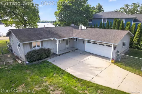 3161 Jackson Blvd, Highland, MI 48356