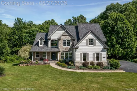8928 Wild Iris Ct, Springfield, MI 48350
