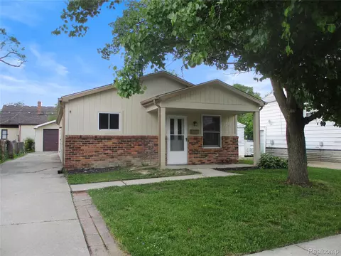 23777 Piper Ave, Eastpointe, MI 48021