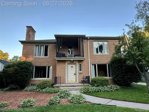 821 Pemberton Rd, Grosse Pointe Park, MI 48230