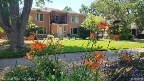821 Pemberton Rd, Grosse Pointe Park, MI 48230