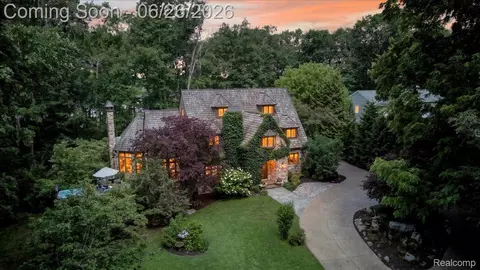 29498 E River Rd, Grosse Ile, MI 48138