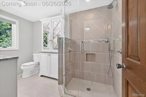 Bath - 29498 E River Rd, Grosse Ile, MI 48138 photo 4 of 5