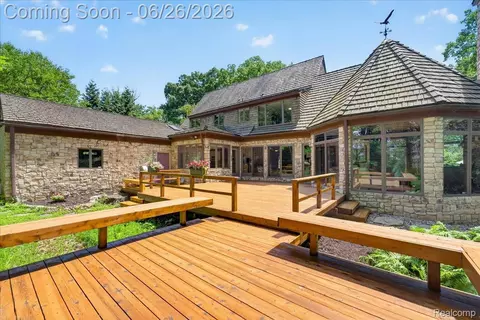 Exterior - 29498 E River Rd, Grosse Ile, MI 48138 photo 3 of 5